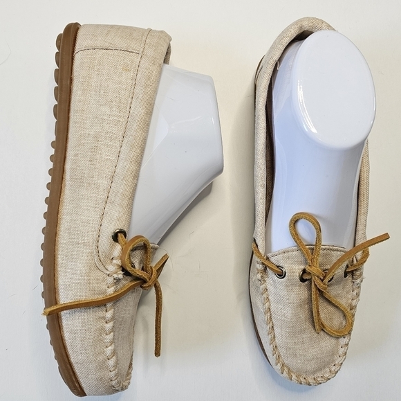 Minnetonka Moccasin Canvas Moc - Picture 2 of 11